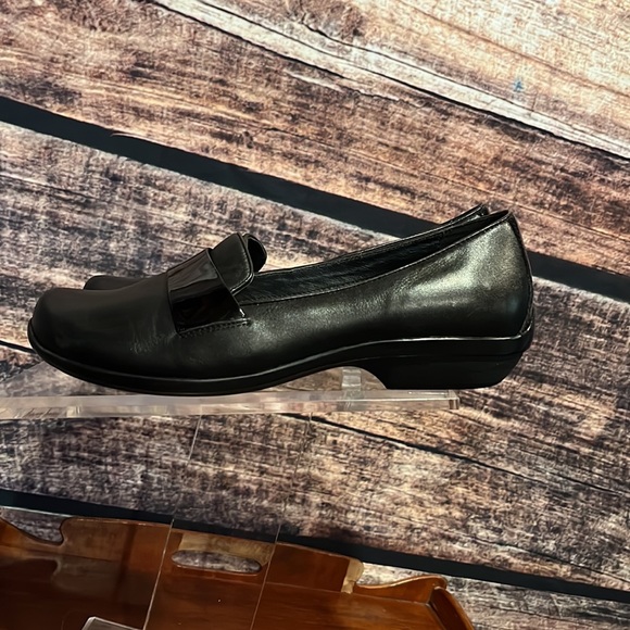 Dansko flats - Picture 5 of 9